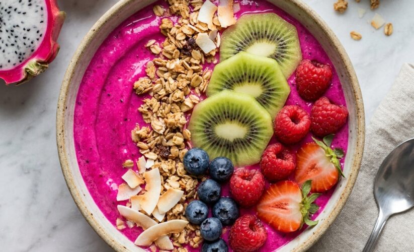 Smoothie Bowl au Fruit du Dragon : L'Explosion de Couleur Qui Cartonne en 2026